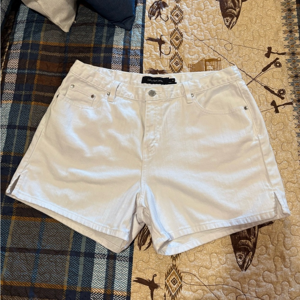 Calvin Klein women's 5-pocket white denim shorts, side slits "Omega" style sz 14